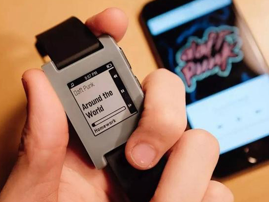 Fitbit宣布收購Pebble 硬件業務被拋棄