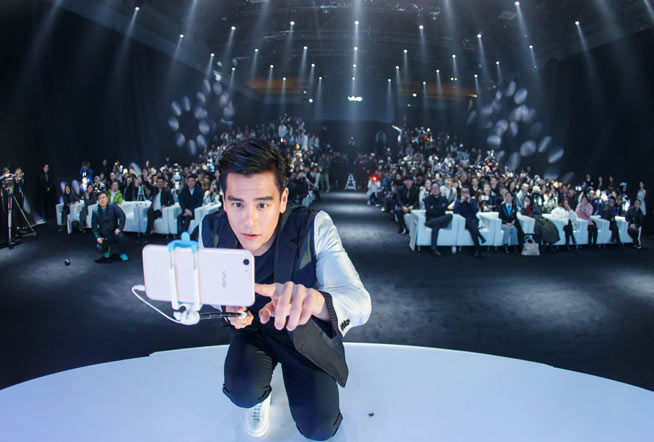 彭于晏自黑鼻孔自拍！vivo X9Plus壓軸上市