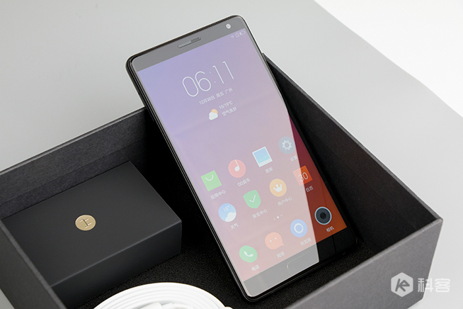 全面屏手機就該這樣設計 聯想ZUK Edge體驗評測