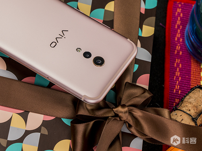 手機雙攝虛化贏單反？vivo Xplay6對比佳能70D