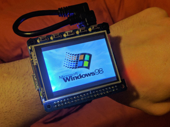 經(jīng)典懷舊！這款運(yùn)行Windows 98的智能手表可掃雷