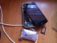iPhone也不例外！美男子將iPhone放枕邊充電發生點擊