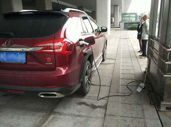 引爆市場的特斯拉在中國卻淪為玩具？充電難還可以這么解決