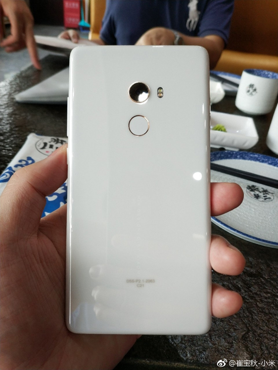 三星和蘋果都不敢做的它做到了！小米MIX 2白色陶瓷版曝光