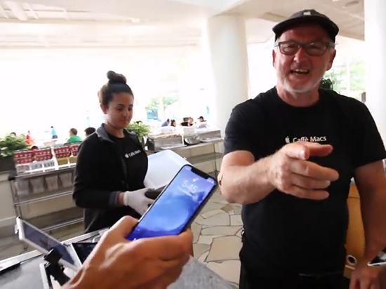 專業(yè)坑爹！女兒公布iPhone X測試機上手視頻：蘋果工程師被炒
