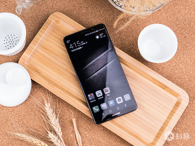 科客晚報：三星S9拒絕跟風配劉海，曲屏Nokia 9真機渲染圖曝光