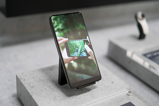 好貨不怕遲？安卓之父Essential Phone今日征戰(zhàn)海外