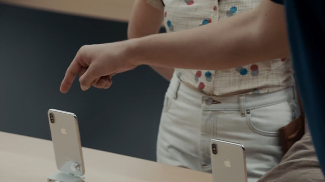 三星廣告再懟蘋果iPhone X：劉海屏太丑 升級(jí)存儲(chǔ)只能換機(jī)