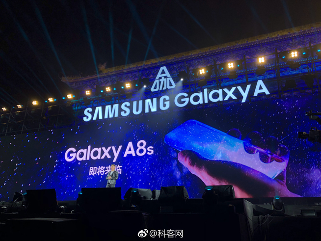 三星Galaxy S10概念圖亮相：正面沒開孔 屏下前置鏡頭有望首發