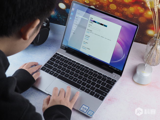 華為MateBook 13圖賞：顏值性能兼備 輕薄便攜全面屏