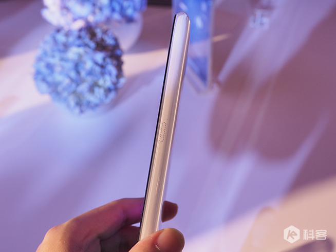 vivo APEX 2019上手圖賞：一體化設計感極強 按鍵開孔通通消失