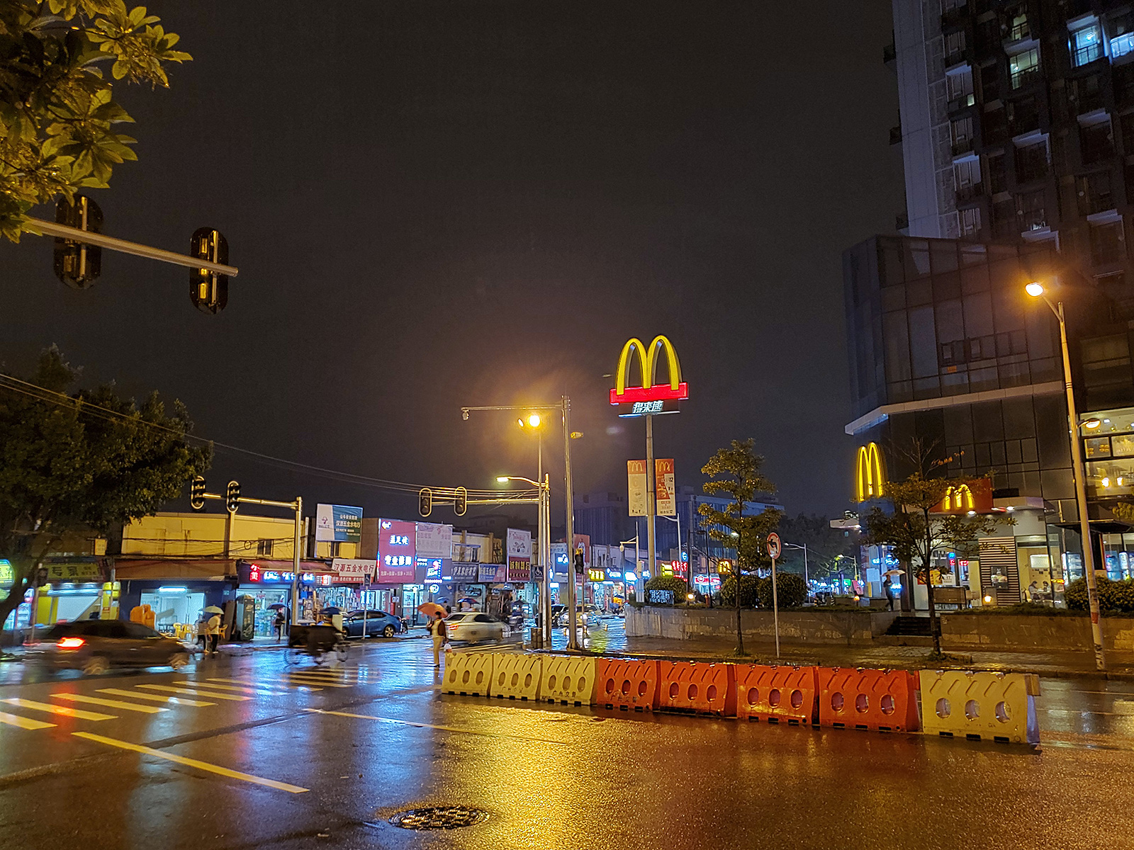 三星Galaxy S10+四大特色體驗：夜拍加強，屏幕好看更好玩 