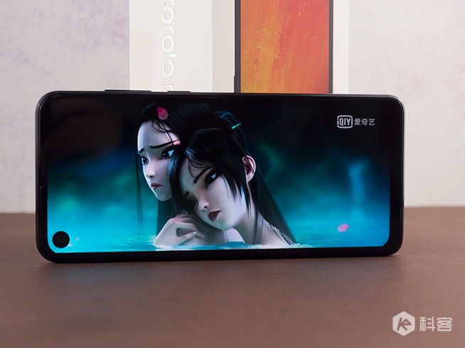 Moto P50上手圖賞：個性獨特的21:9屏幕 三星Exynos加持