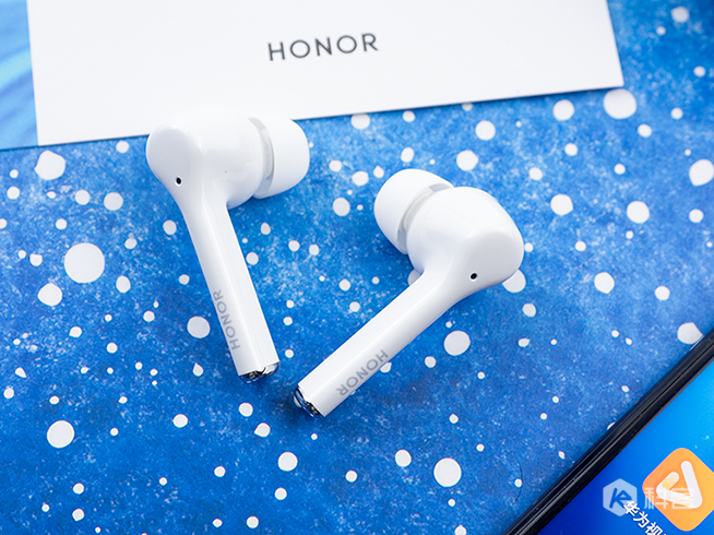 降噪媲美AirPods Pro，價錢不到一半！榮耀FlyPods 3評測