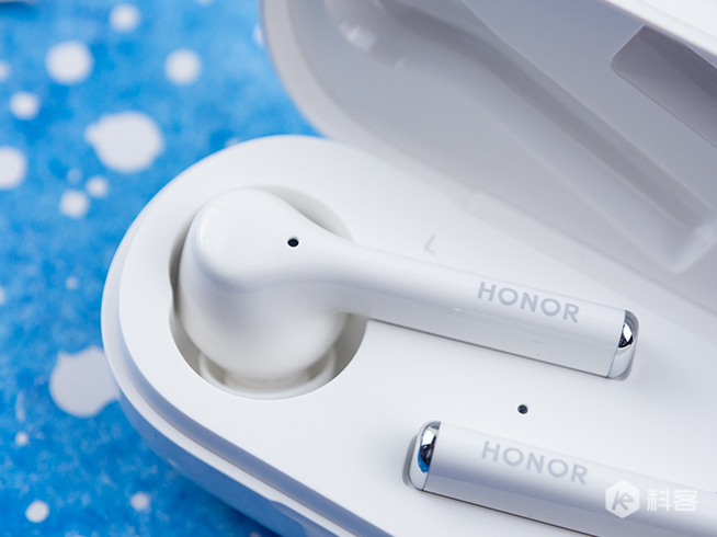降噪媲美AirPods Pro，價錢不到一半！榮耀FlyPods 3評測