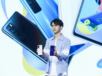 榮耀Play4系列5G手機(jī)發(fā)布：1799元起，首發(fā)紅外測(cè)溫