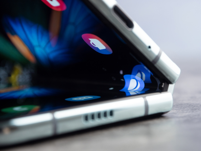 三星Galaxy Fold 2最新曝光：設計升級雙電池 備貨吃緊搶購難？