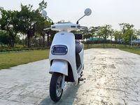 雅迪冠能M8電動車評測：續(xù)航超給力，高端新典范