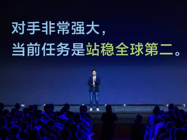 雷軍強(qiáng)調(diào)保持謙虛站穩(wěn)全球第二！內(nèi)部表彰嘉獎十位杰出員工