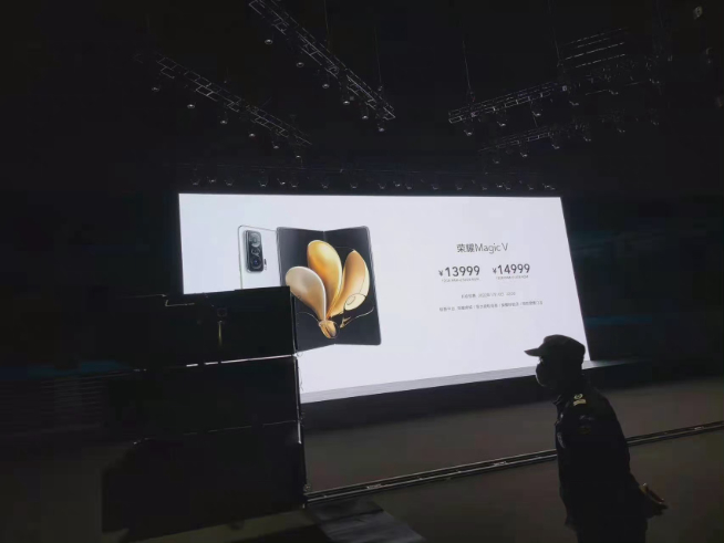 性能沖上同類天花板！榮耀Magic V折疊屏旗艦確認(rèn)搭載驍龍8