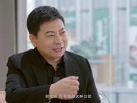 余承東現場玩轉“巨幕手機”！展示用華為智慧屏刷抖音資訊有多爽
