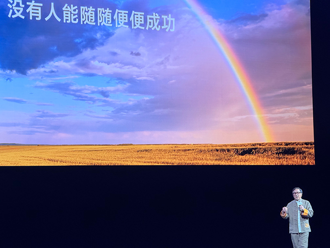 Magic6至臻版+RSR保時捷設計！榮耀發多款新品，趙明豪言遙遙領先