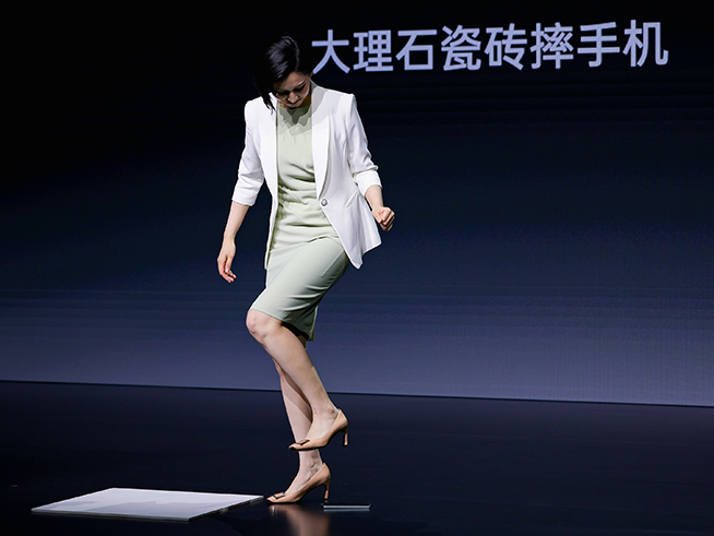 OPPO K12發布：不怕摔不怕刮的千元機，5500mAh電池配百瓦閃充