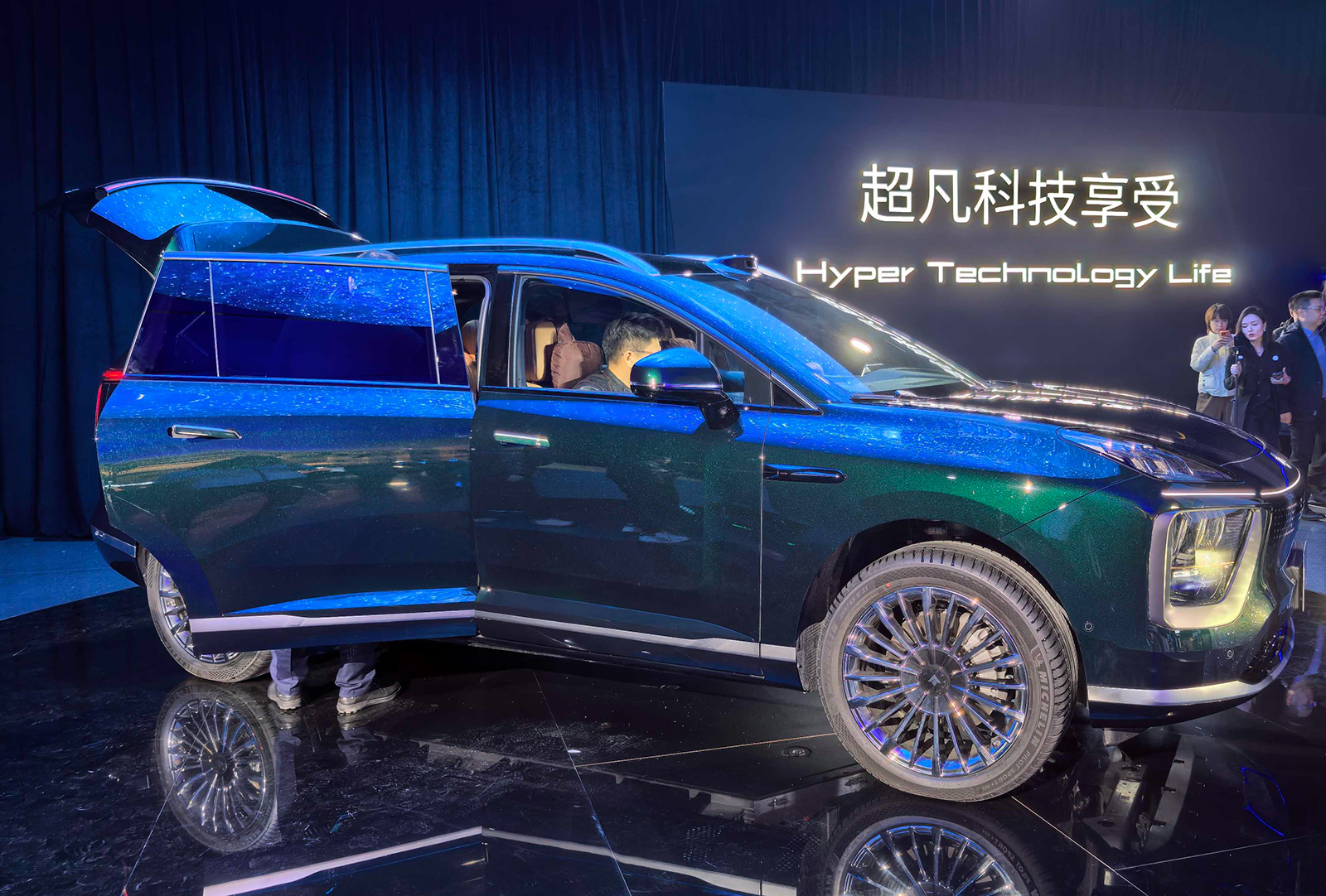 廣汽昊鉑HL起售價27.98萬元起：家庭智能新豪華SUV，首發暗夜之瞳