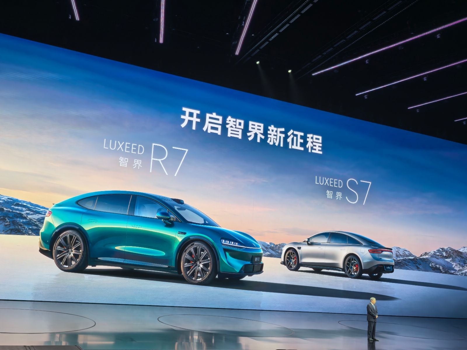 聽(tīng)華為的沒(méi)錯(cuò)！鴻蒙智行多款新車(chē)亮相，余承東稱(chēng)尚界H5炸裂