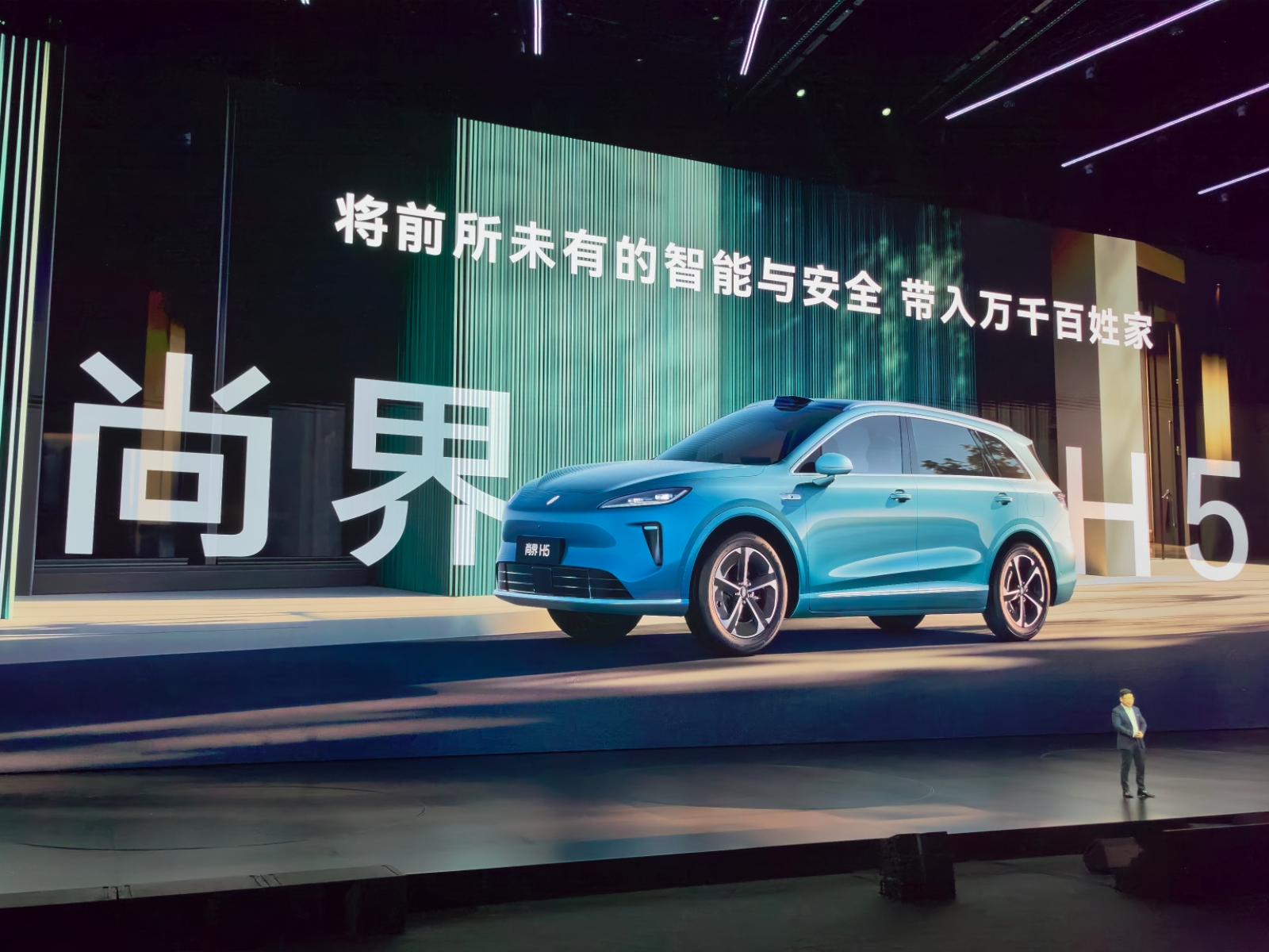 聽(tīng)華為的沒(méi)錯(cuò)！鴻蒙智行多款新車(chē)亮相，余承東稱(chēng)尚界H5炸裂